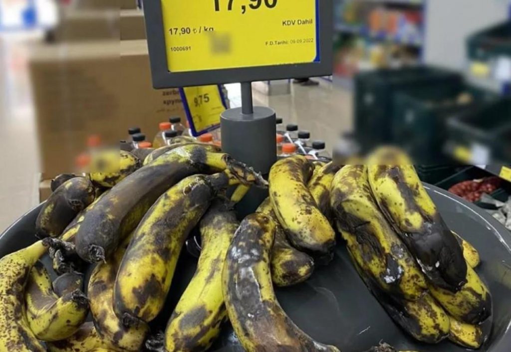 Zincir markette “Yerli” diye satılan muz hem görüntüsü hem de fiyatıyla tartışma yarattı