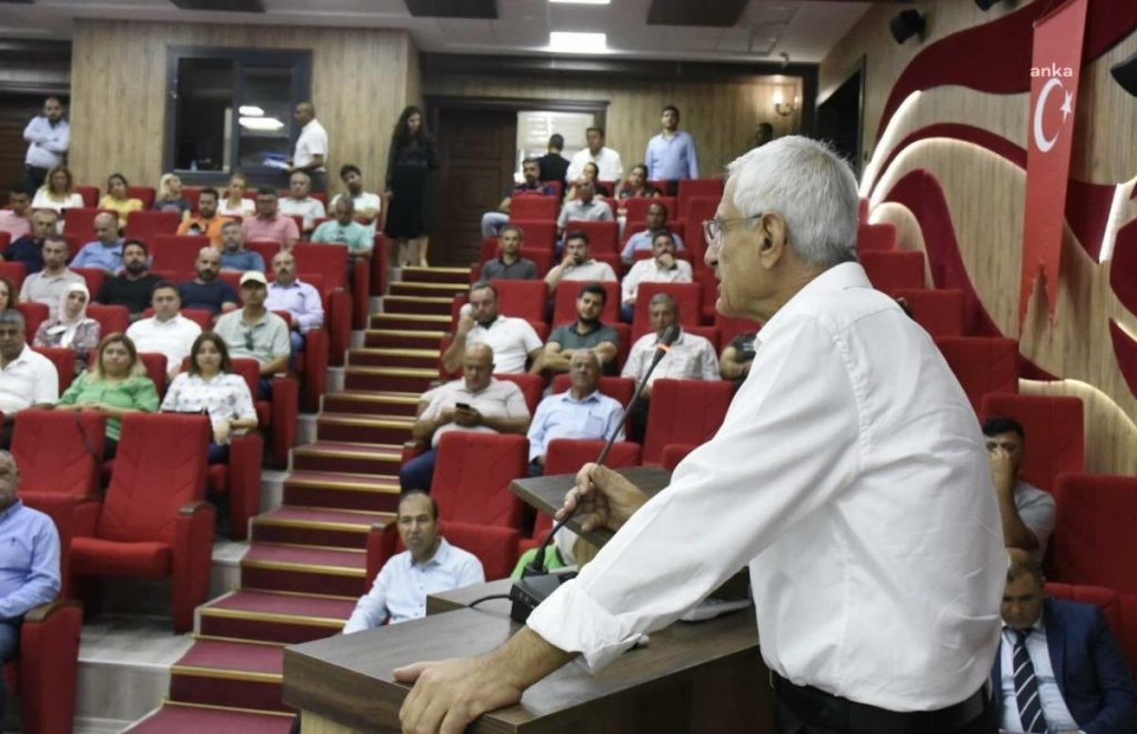 Hatay yerel haberleri: Arsuz Belediye Başkanı Asaf Güven Muz Üretimi Bilgilendirme Toplantısına Katıldı